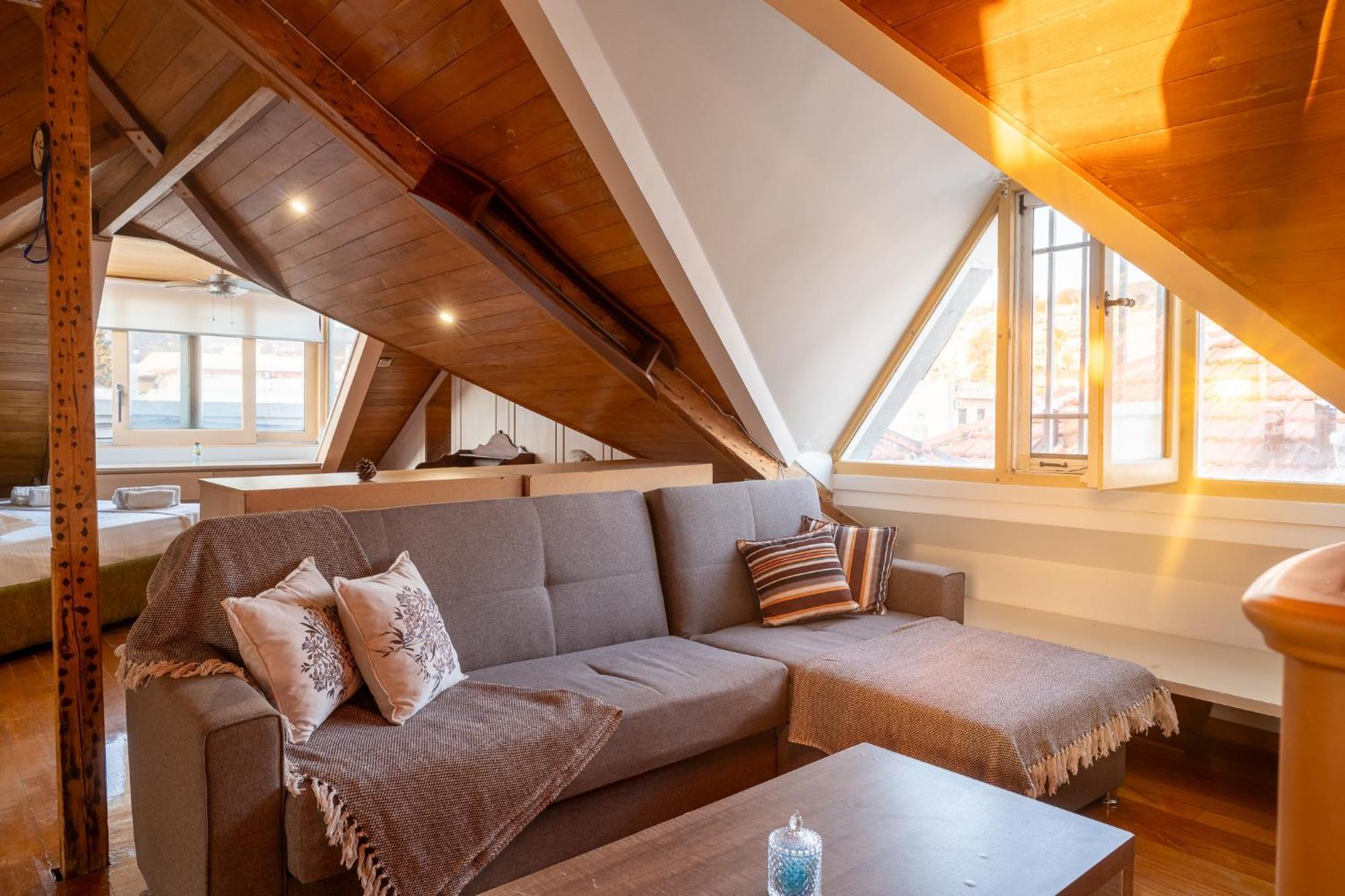 Neoclassical - Vournazon 17 Apartment *