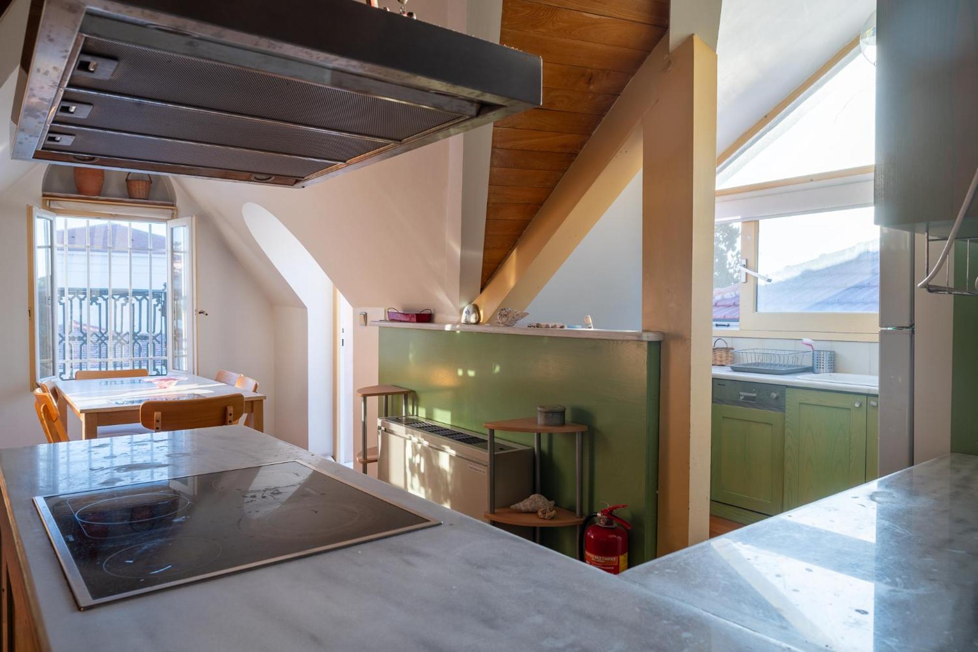Neoclassical - Vournazon 17 Apartment