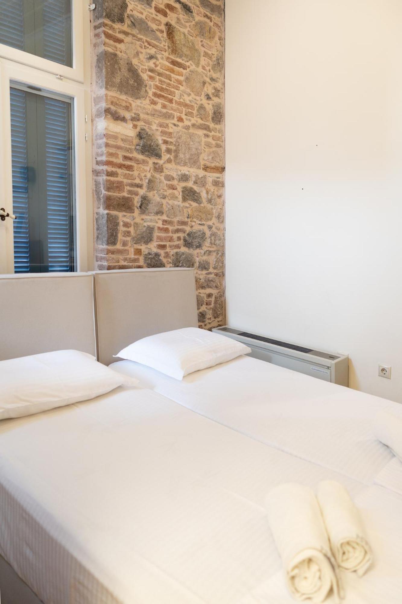 Neoclassical - Vournazon 17 Apartment